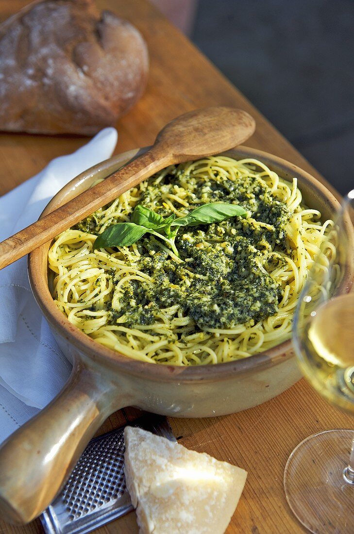 Spaghetti al pesto (Spaghetti with basil pesto, Italy)