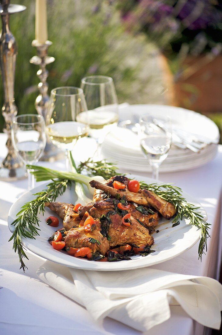 Coniglio alla toscana (Kaninchen mit Tomaten & Rosmarin)