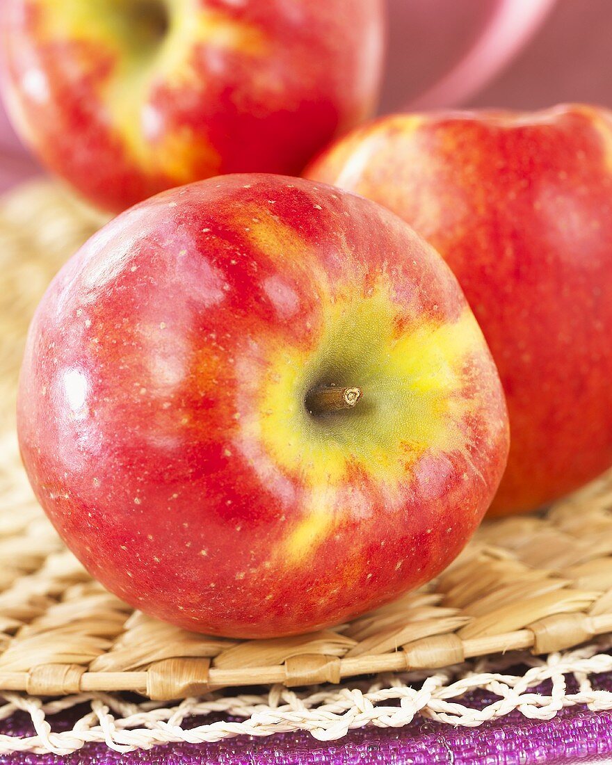 Apples, variety: Rubens