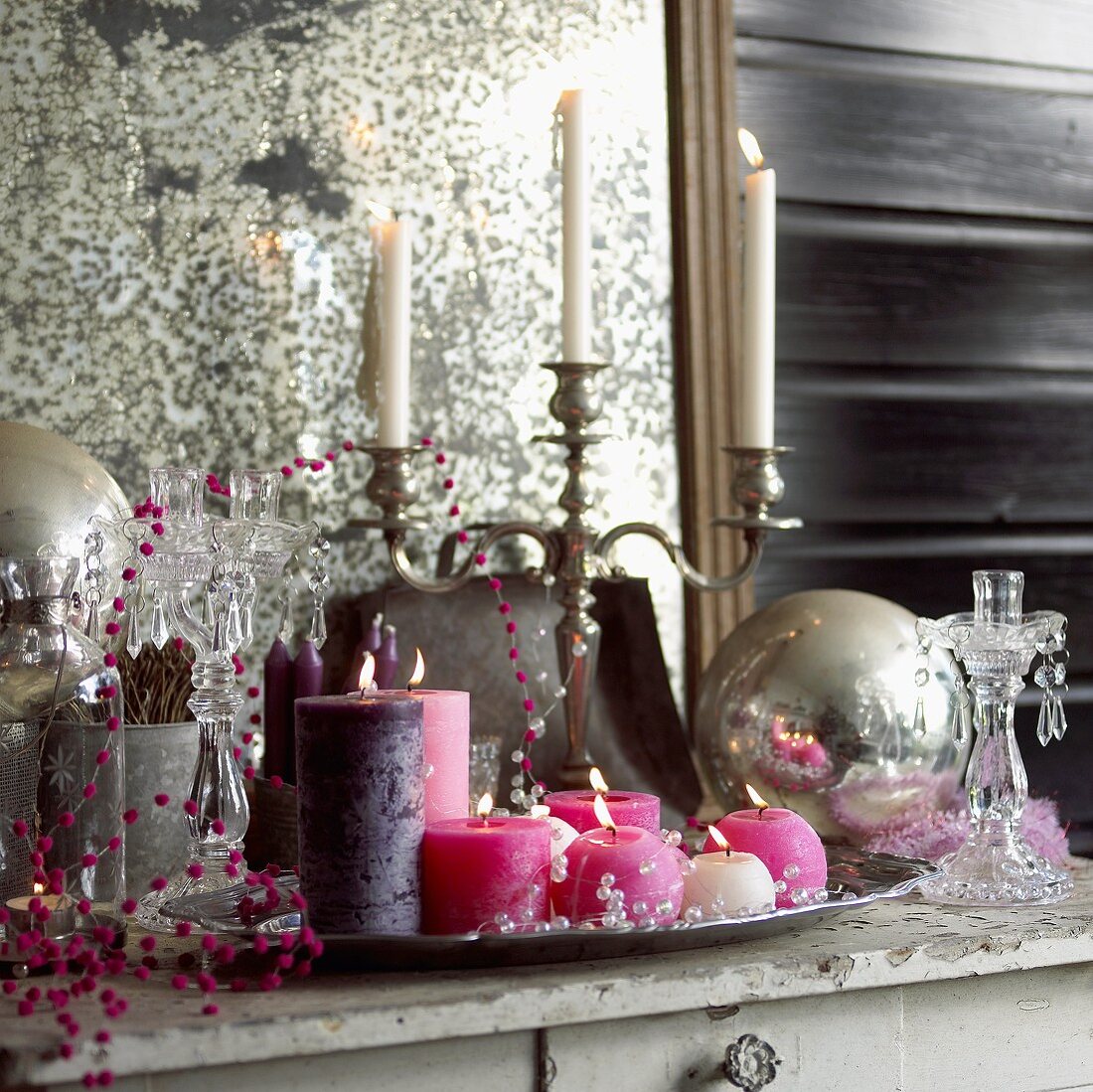 Weihnachtsdeko: Kerzen, Kerzenständer … – Bild kaufen – 284907 ❘  Gartenbildagentur Friedrich Strauss