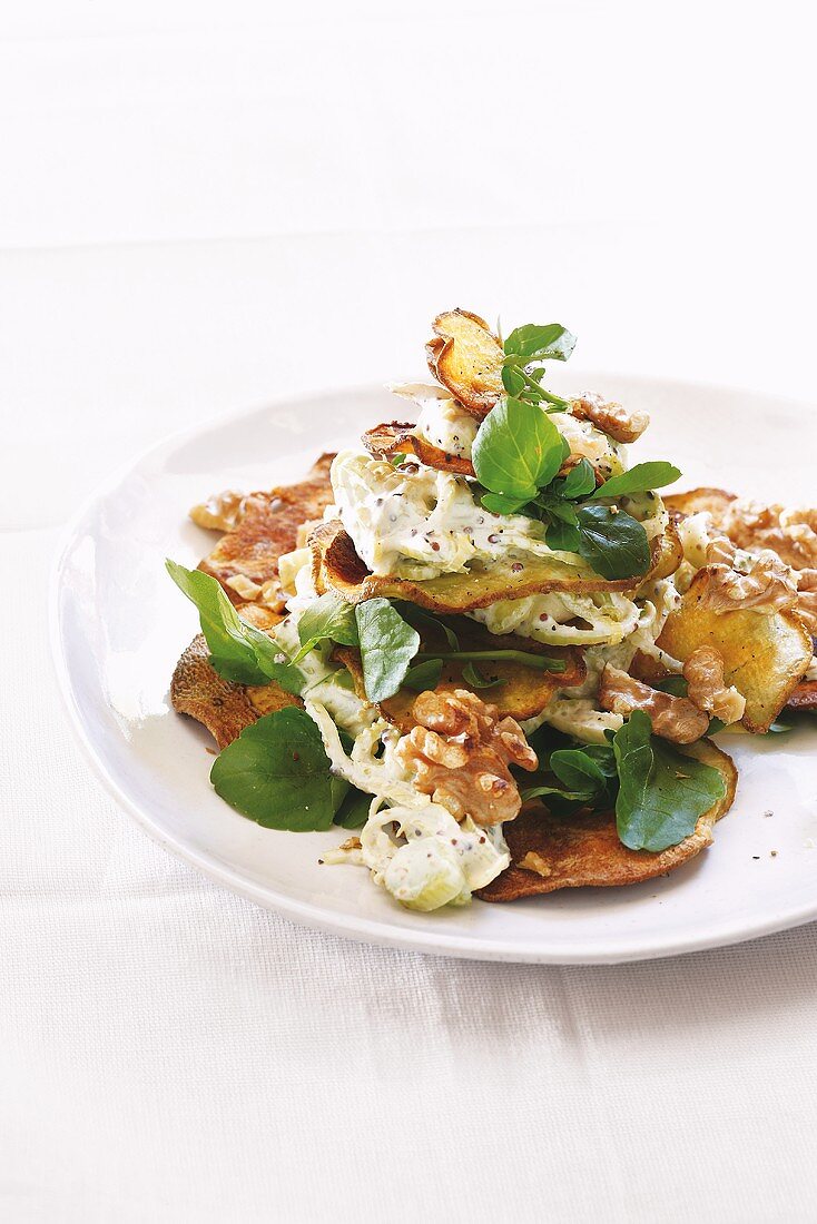 Fenchel-Remoulade mit Süsskartoffelchips, Walnüssen und Brunnenkresse