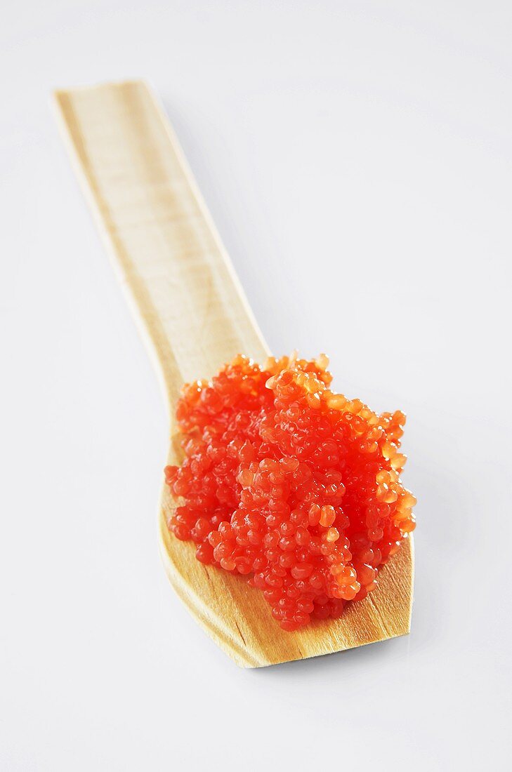 Roter Seehasen-Kaviar auf Löffel