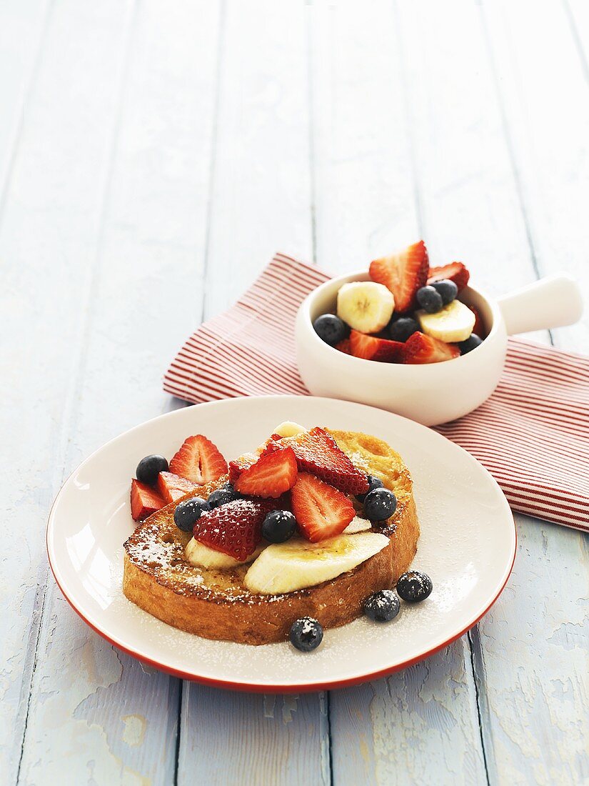 'Poor knights' (French toast) with fruit