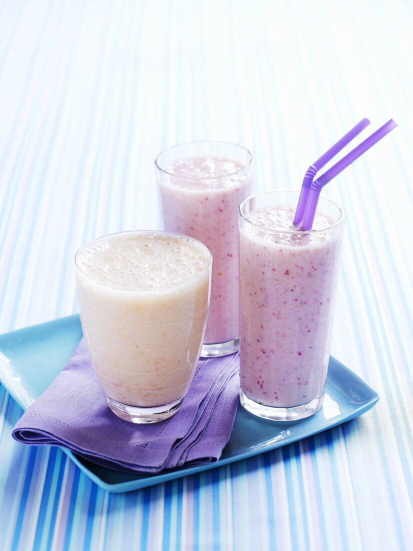 Papaya and strawberry smoothies