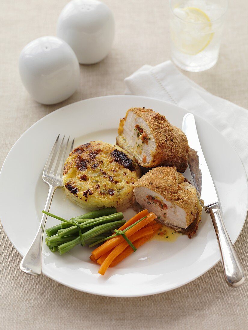 Stuffed chicken breast with rösti and vegetables