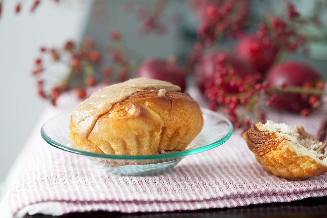 Zimt-Brioche mit Zimtzuckerguss