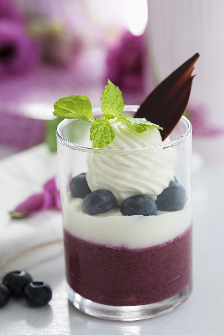 Blueberries with lemon cream