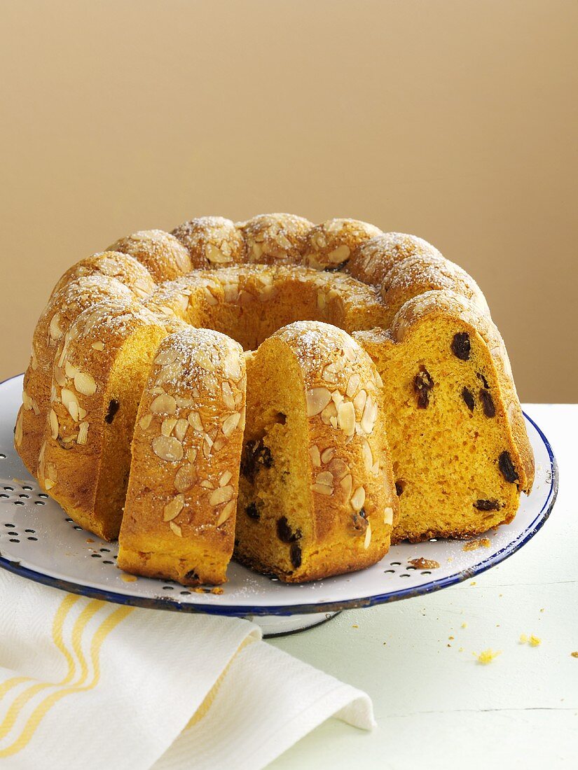 Pumpkin Bundt cake with raisins