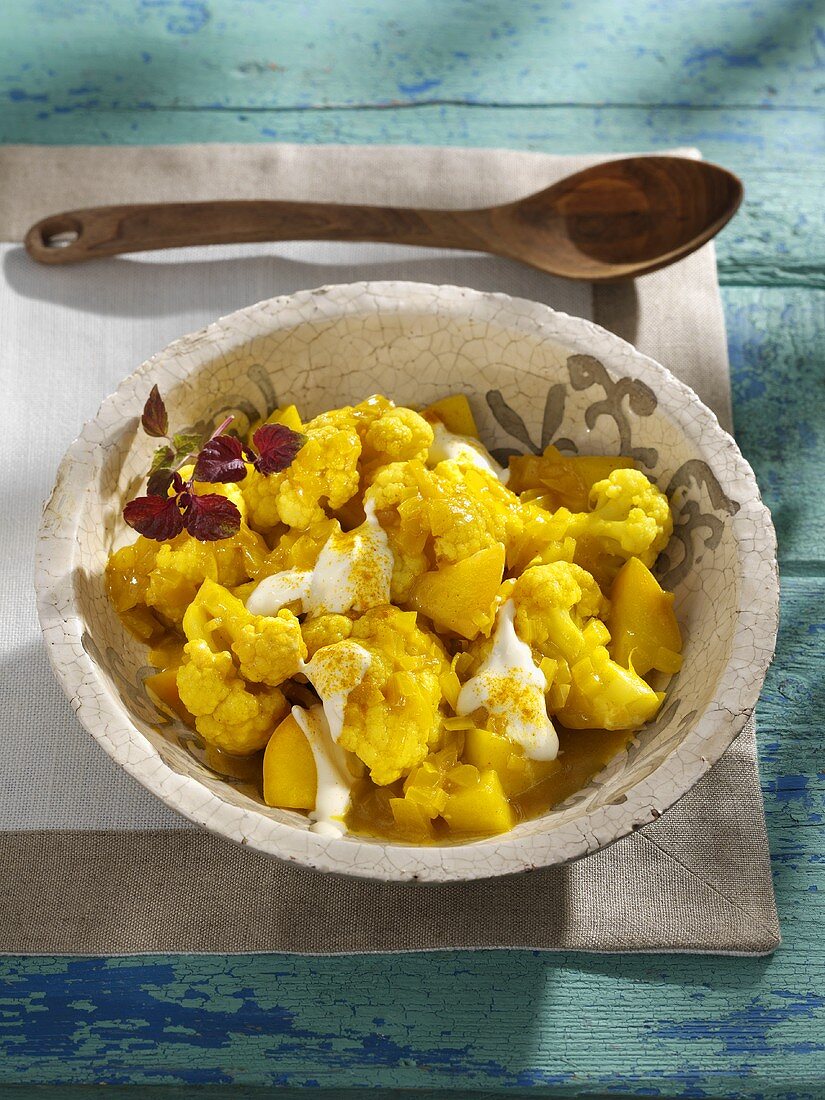 Cauliflower and apple with curry sauce