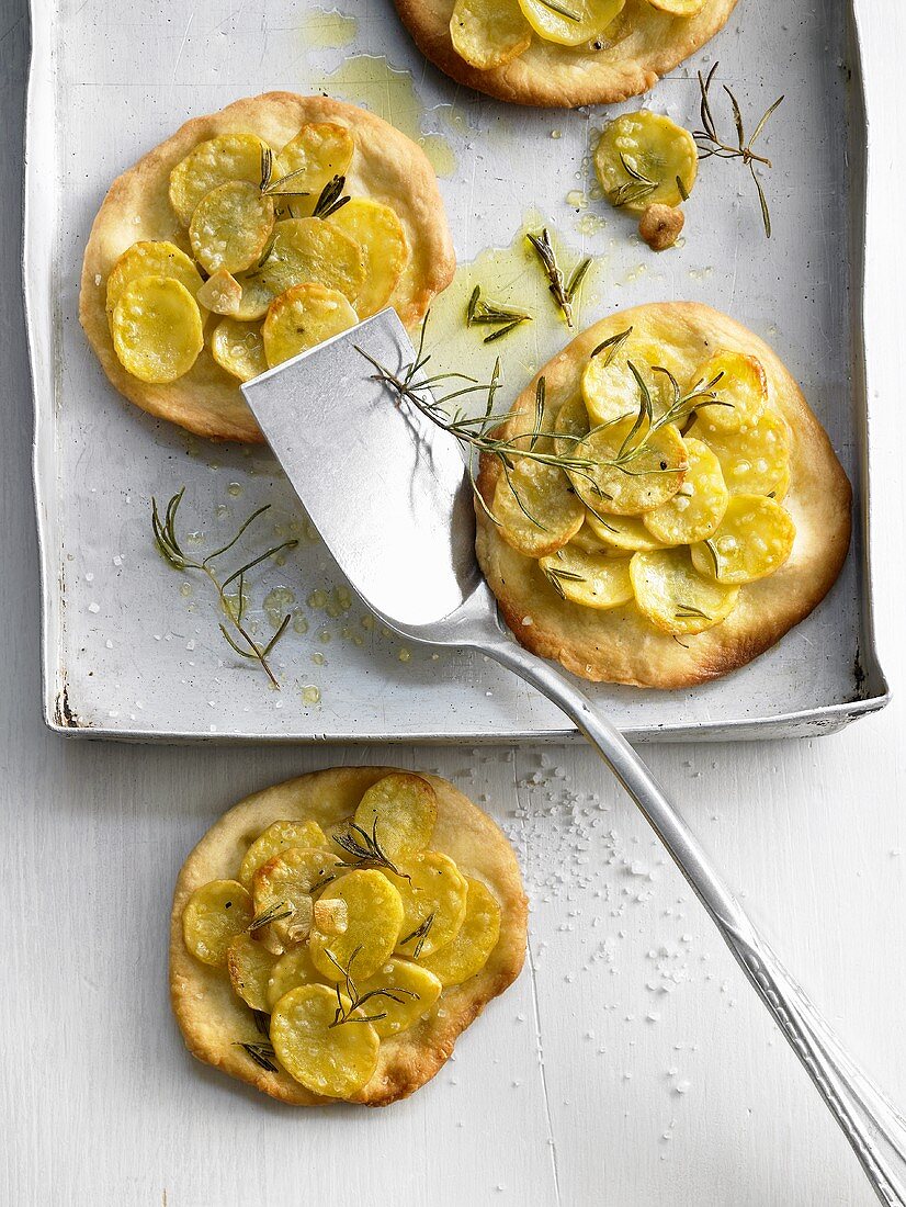 Potato pizzette with rosemary and garlic