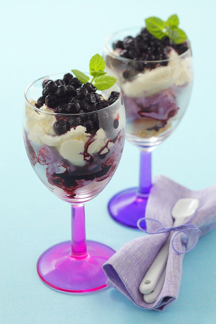 Mascarpone cream with blueberries