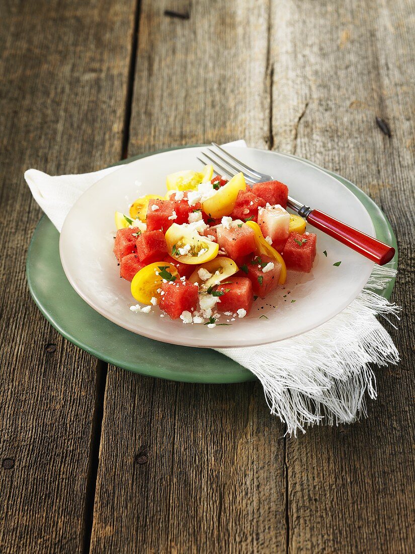 Tomaten-Wassermelonen-Salat mit Feta