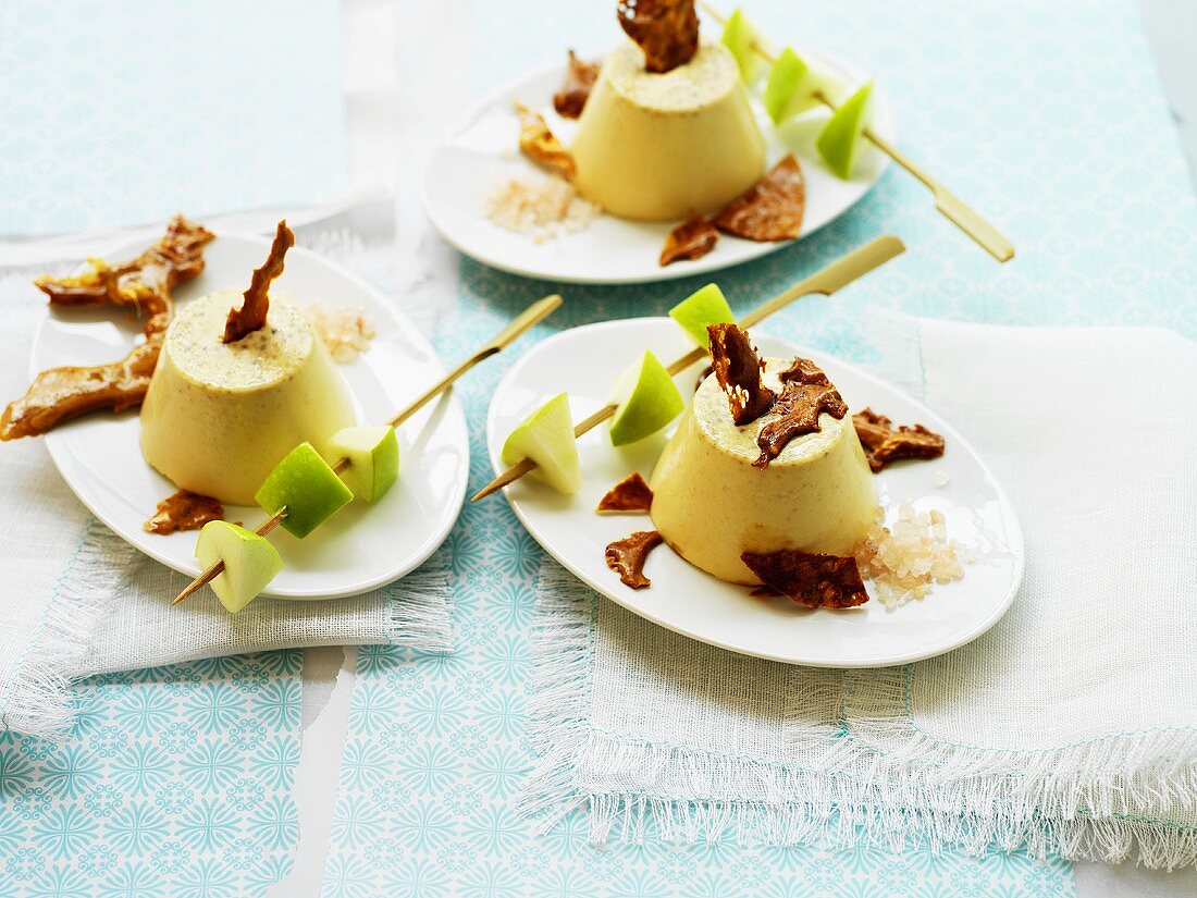 Panna cotta with ginger and apple