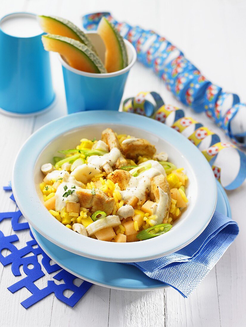 Rice salad with turkey, banana and spring onions