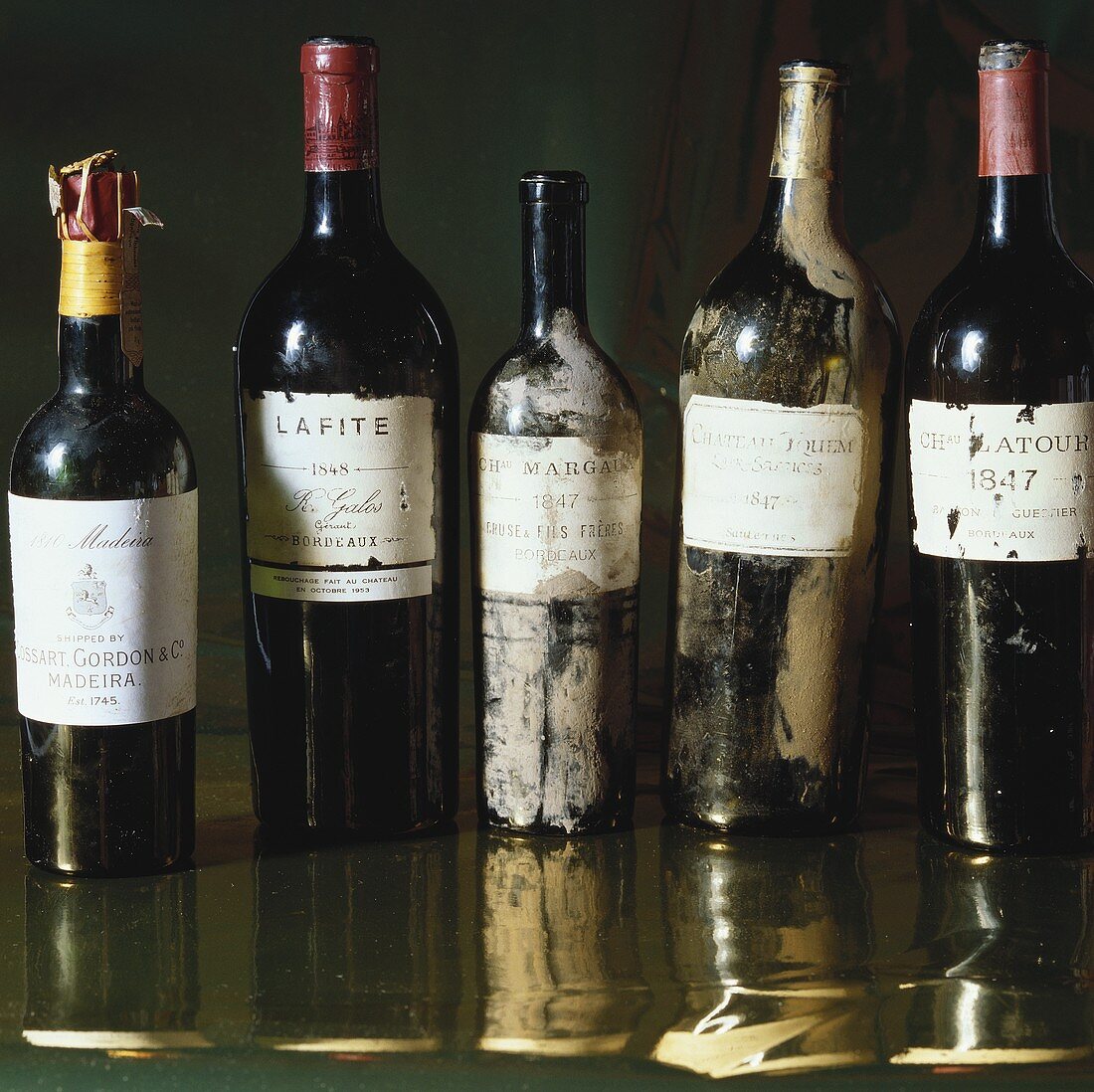 Alte Flaschen: Madeira, Lafite, Margaux, Yquem, Latour