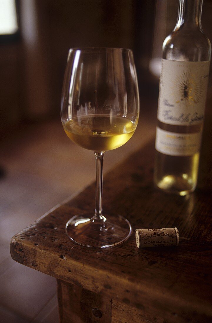 White wine from Château Tirecul la Graviere