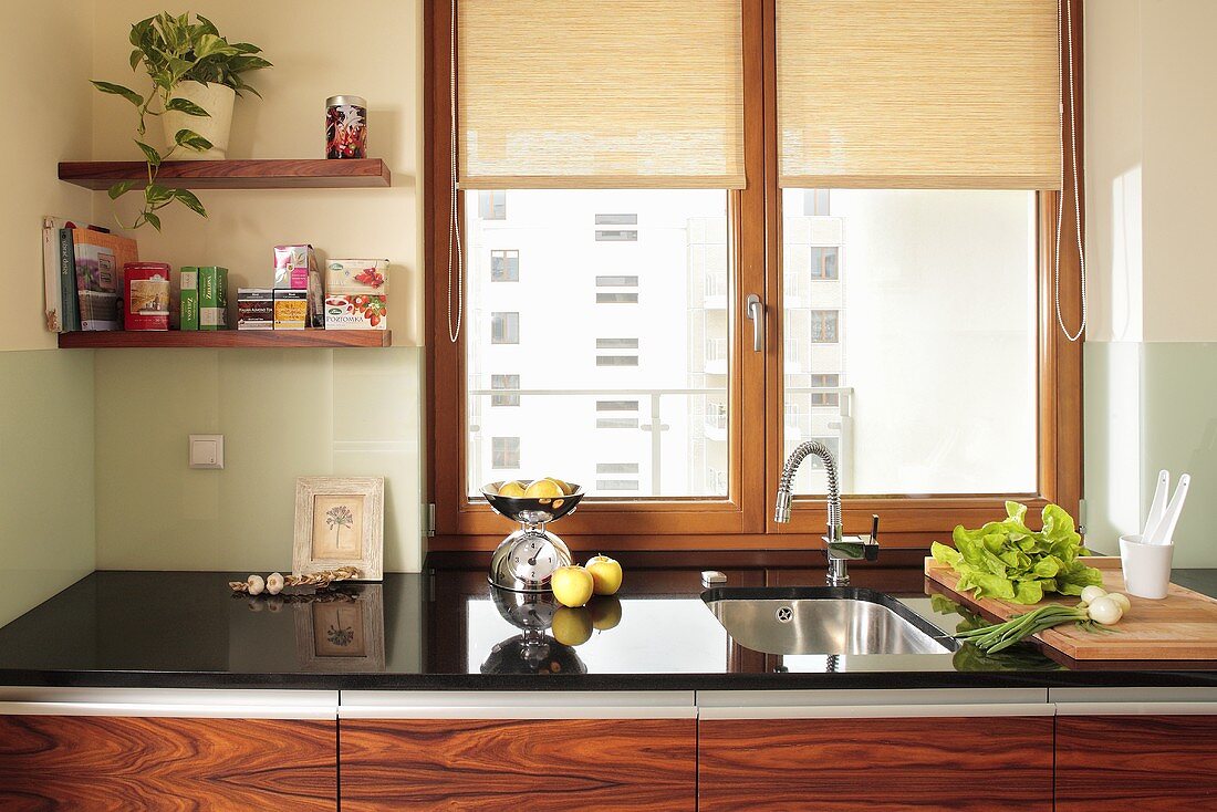 Kitchen unit with sink by window