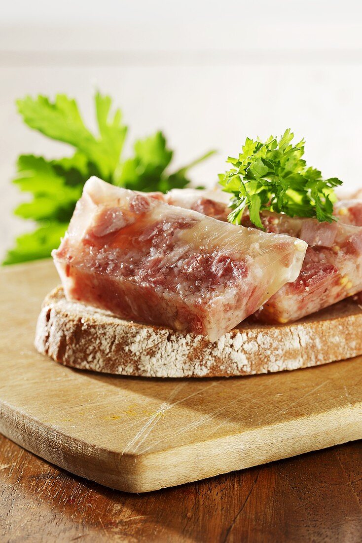 Belegtes Brot mit Fleischsülze