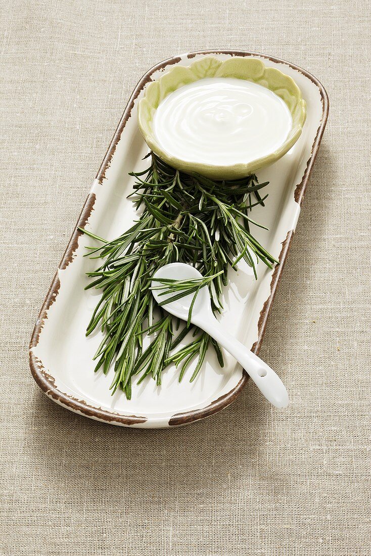 Rosemary and yoghurt for facial mask