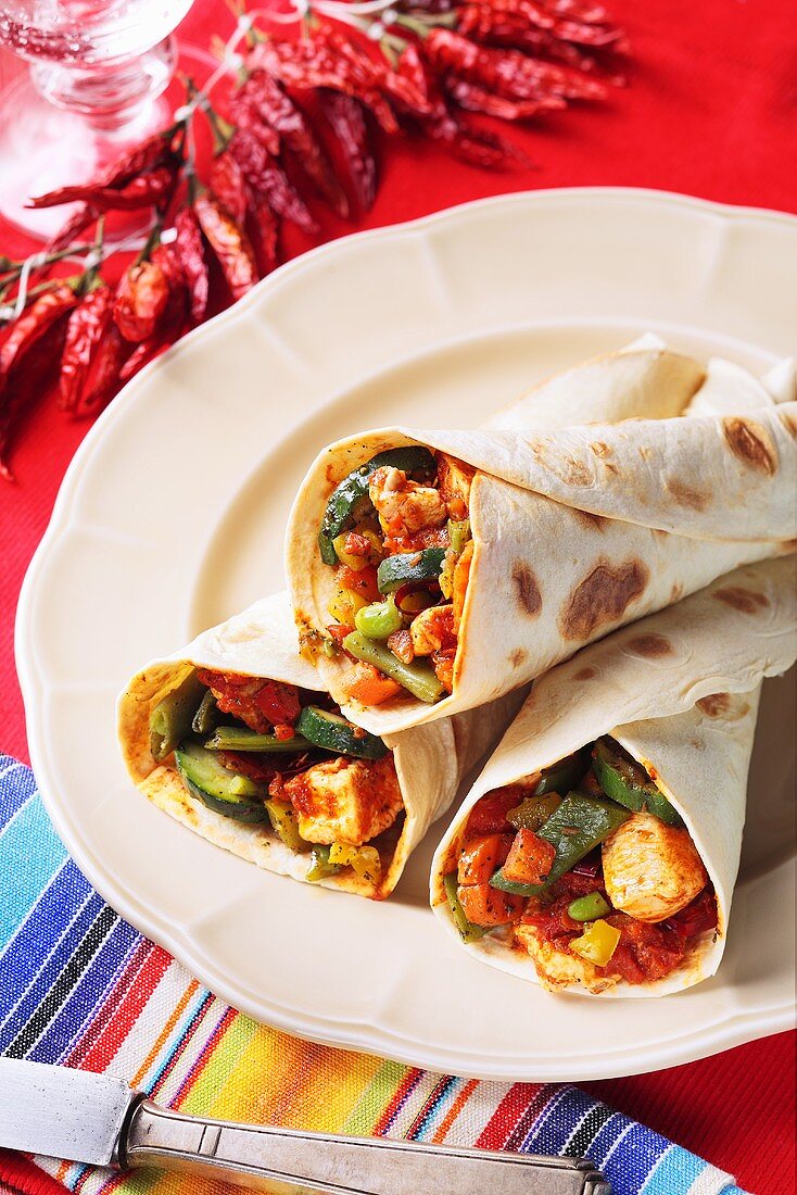 Chicken and vegetable wraps (Mexico)