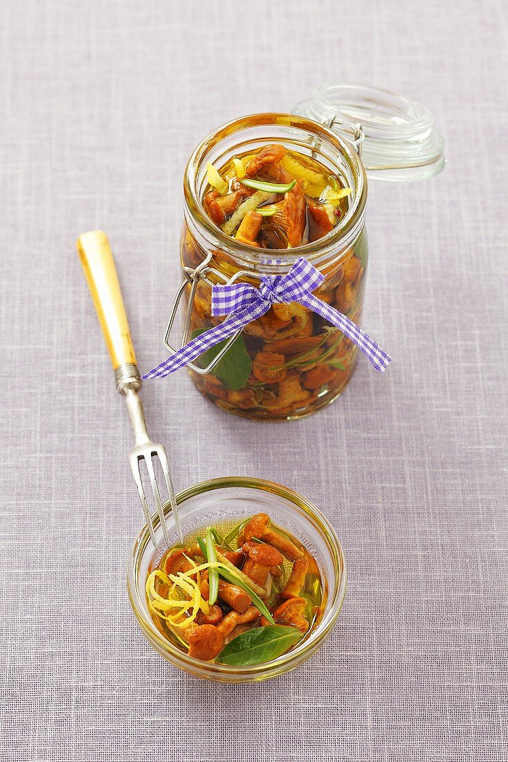 Chanterelles preserved in olive oil