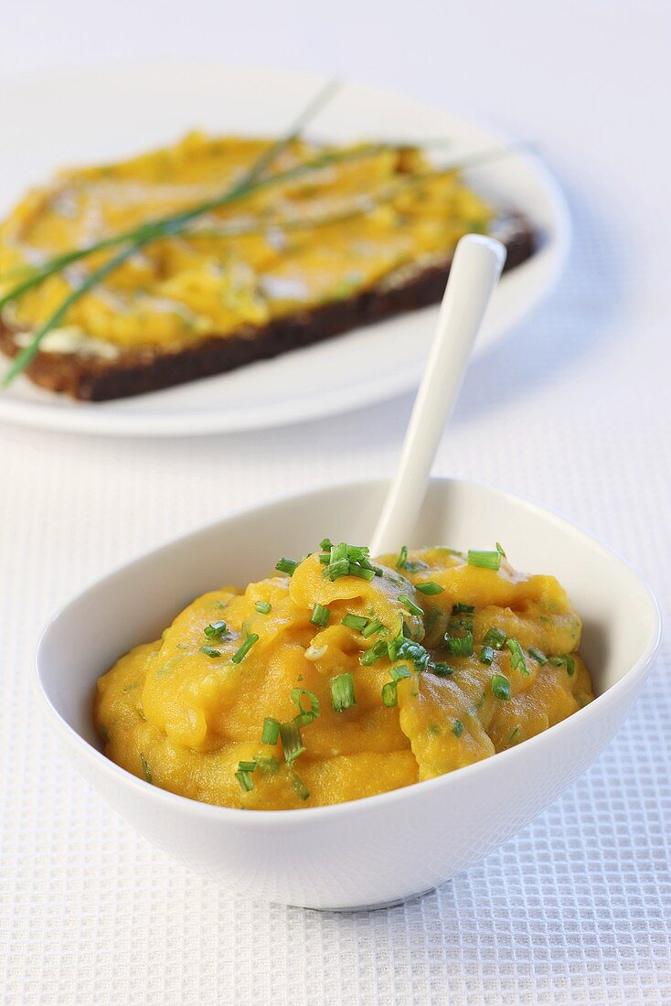 Carrot spread with chives