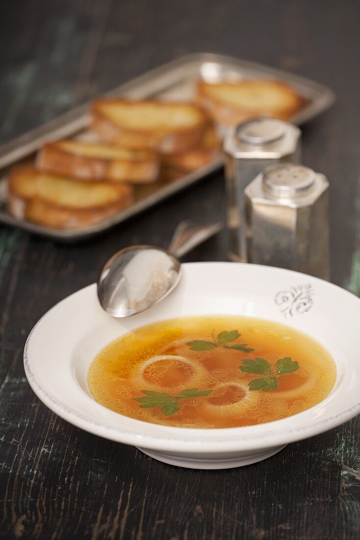 Onion soup with parsley