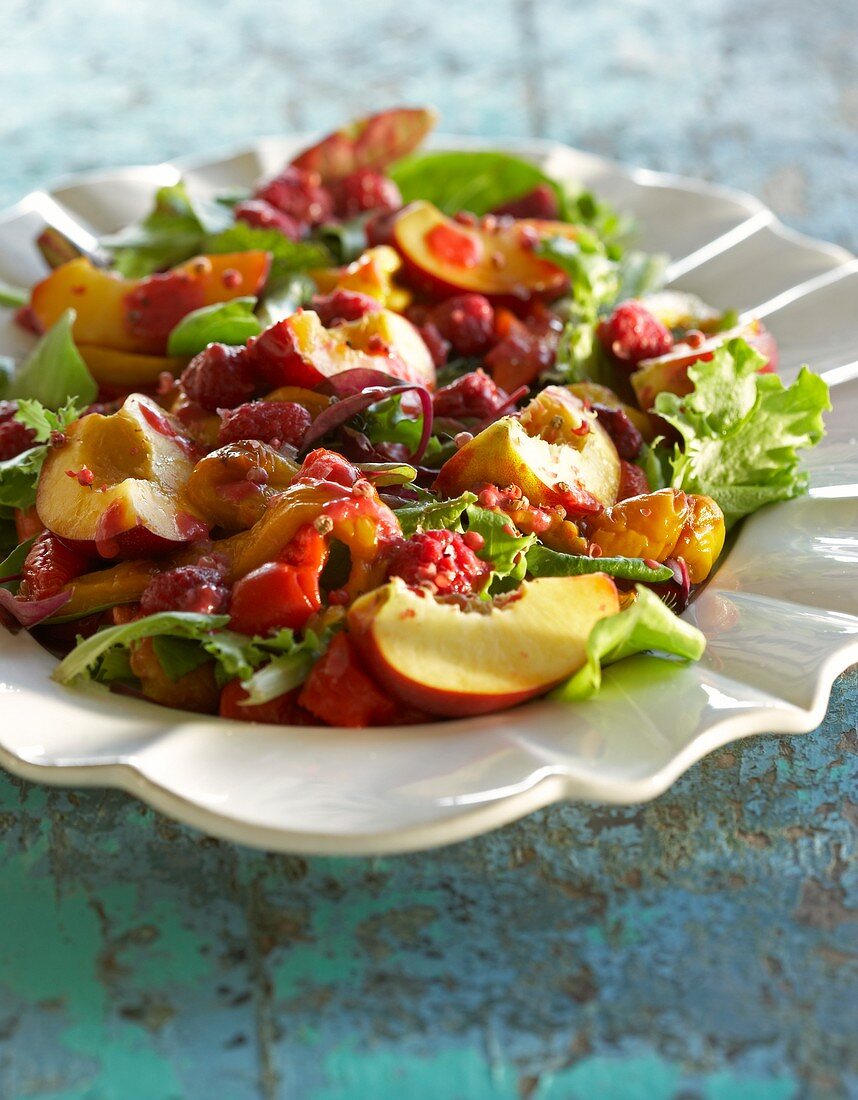 Fried pepper salad with nectarines and raspberry dressing
