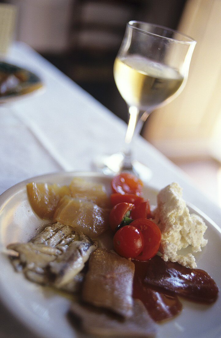 Antipasto siciliano (plate of appetisers), Sicily, Italy