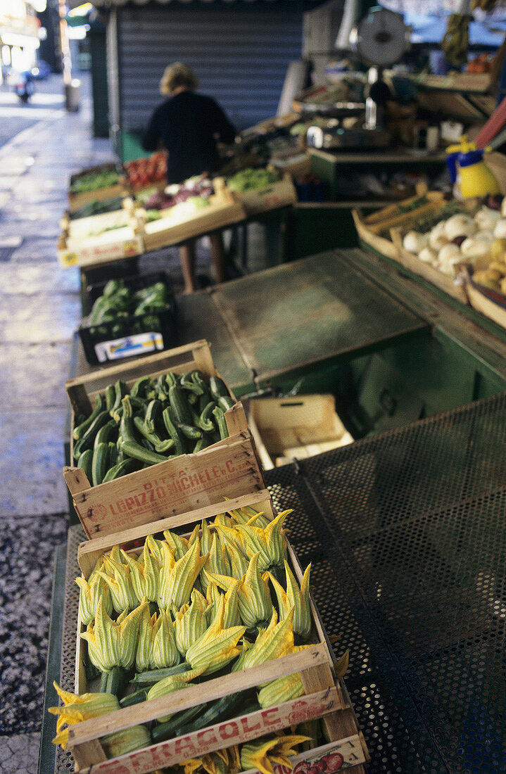 Frühmorgens auf dem Markt, Verona, Veneto, Italien