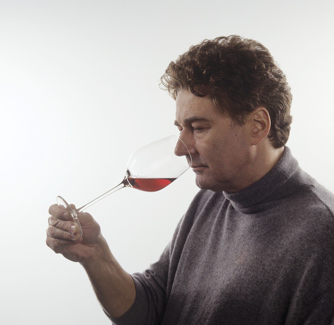 Ins Weinglas riechen: Bukett und Aromaprobe