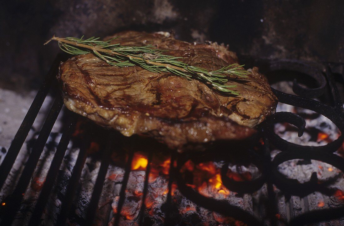 Bistecca alla fiorentina (Gegrilltes Rindersteak, Italien)