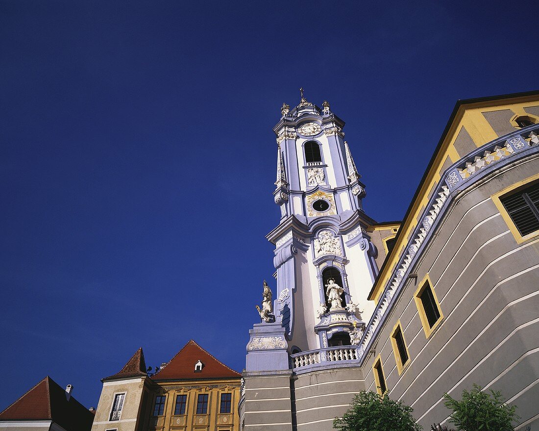 Der Kirchturm in der Weinortschaft Dürnstein, Wachau