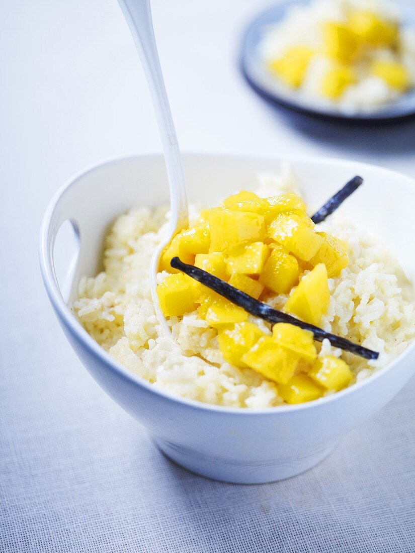 Rice pudding with mango and vanilla pods
