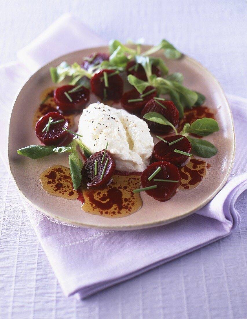 Beetroot salad with goat's cheese