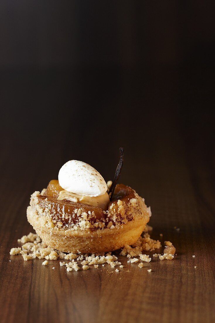 A shortbread tart with caramelised apples