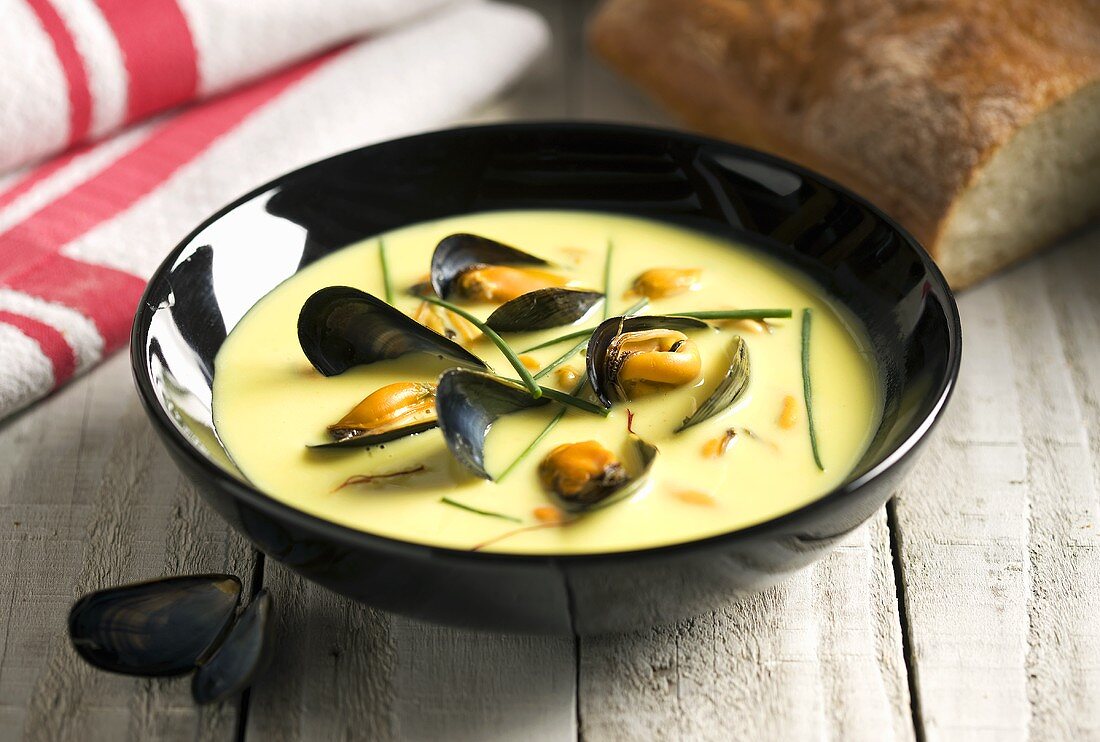 Mussel soup with saffran and chives (Spain)