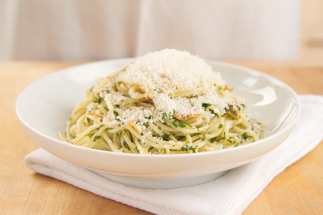Pasta aglio e olio (pasta with garlic and olive oil)