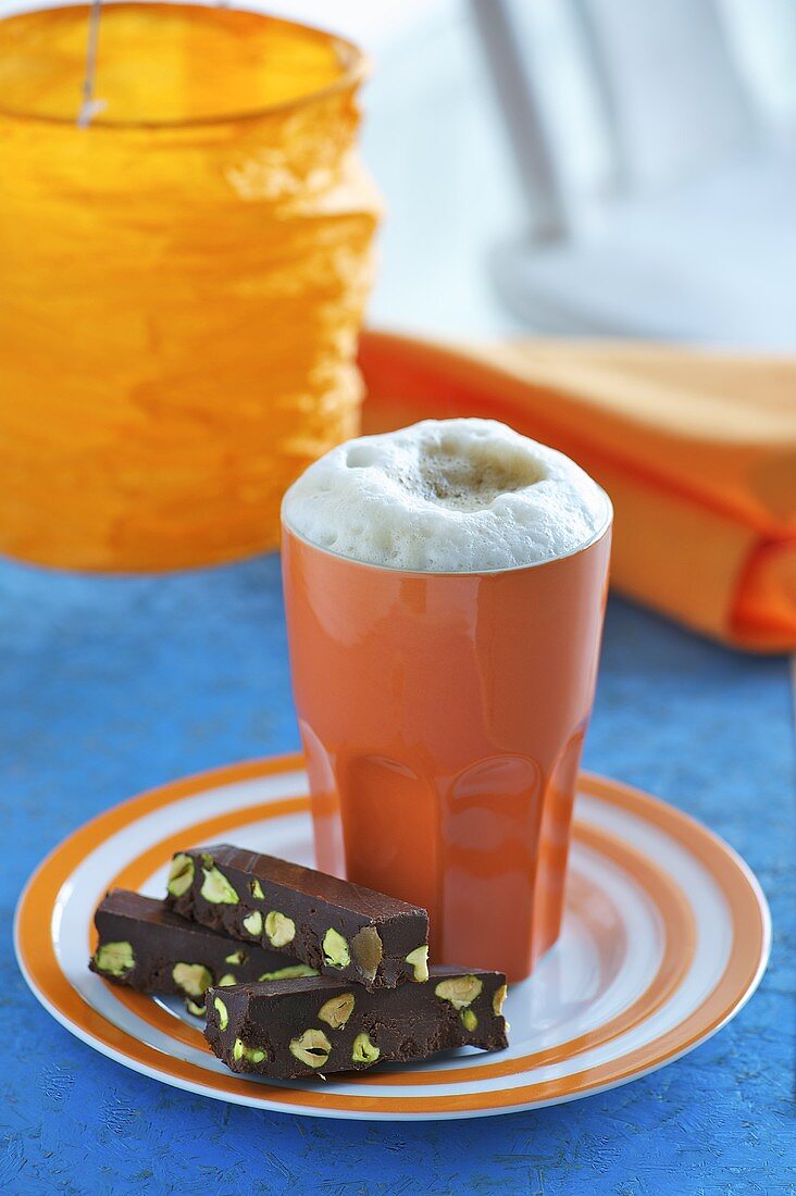 Latte Macchiato und Schoko-Pistazien-Terrine