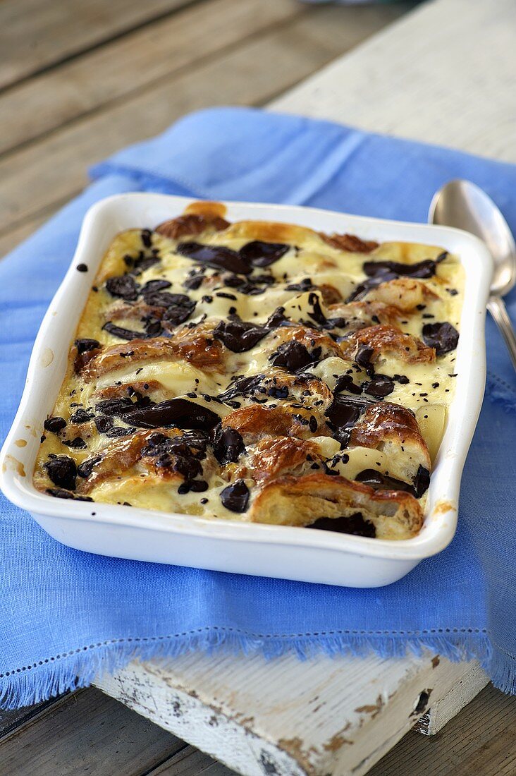 Bread bake with pears and chocolate