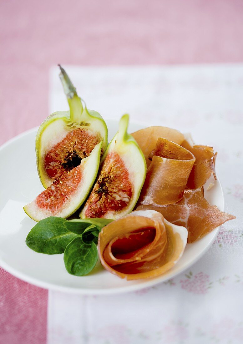 Prosciutto e fichi (prosciutto with figs, Italy)