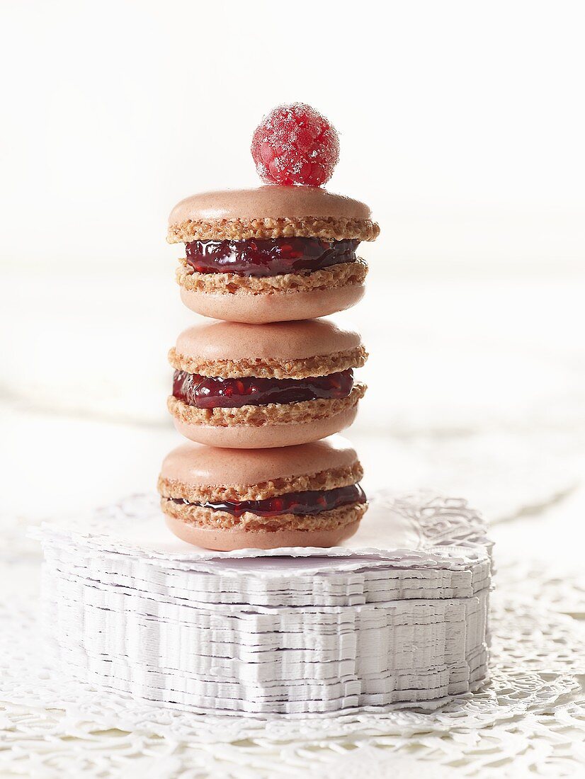 Macarons mit Himbeermarmelade