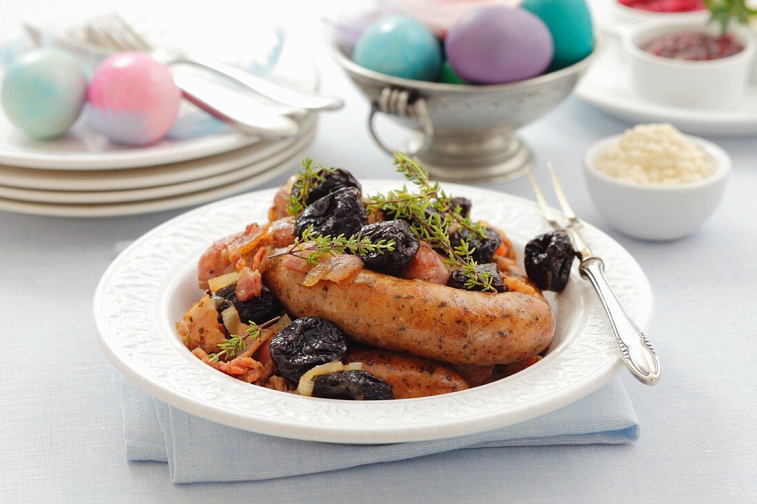 Sausages with prunes and onions