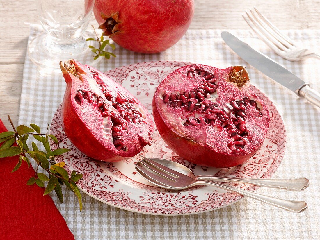 Pomegranate (plate decoration)