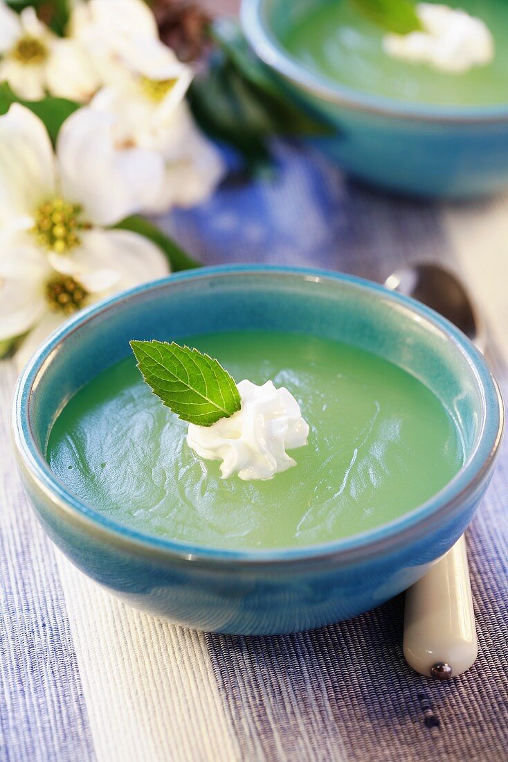Green fruit jelly with cream