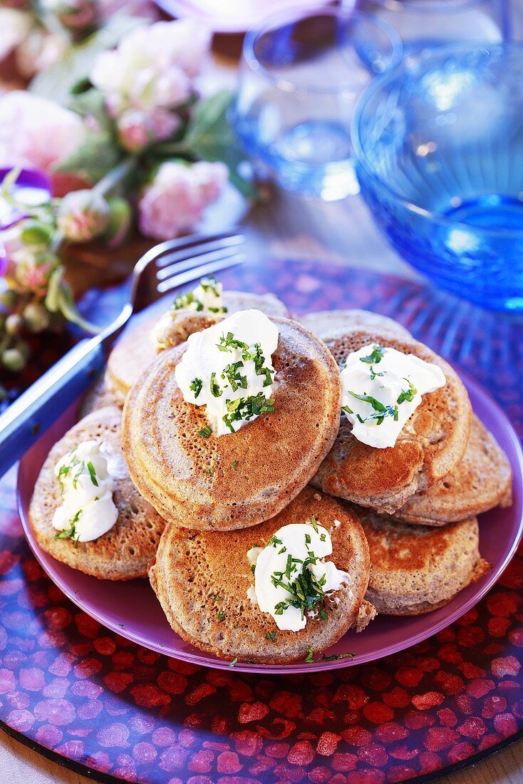 Blinis mit Sauerrahm