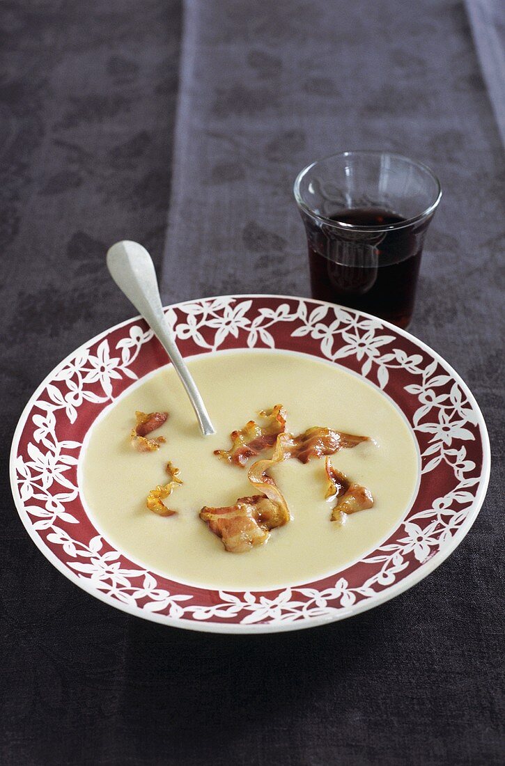 Cream of bean soup with pancetta