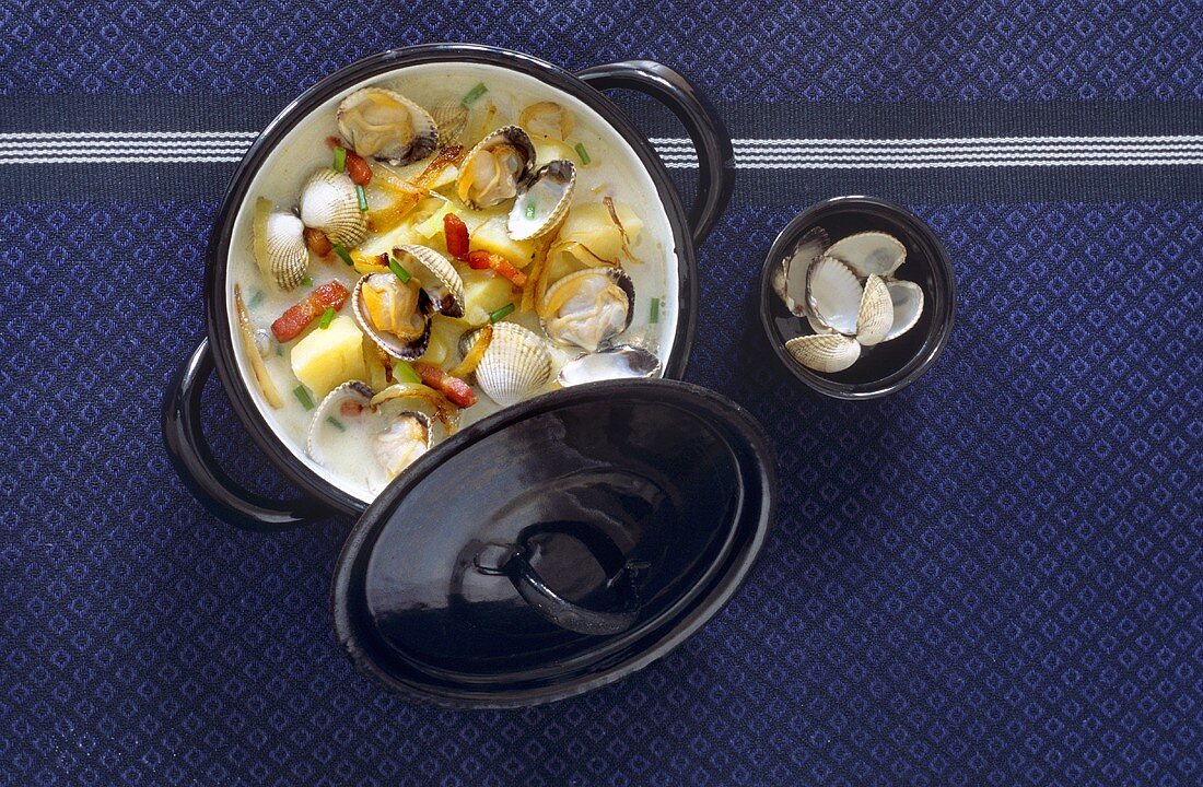 Muschelsuppe mit Räucherspeck