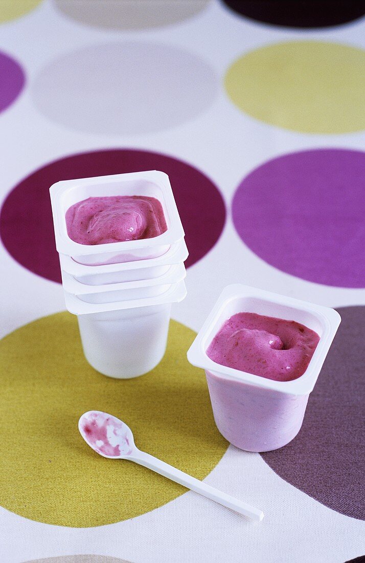 Raspberry yoghurt ice cream