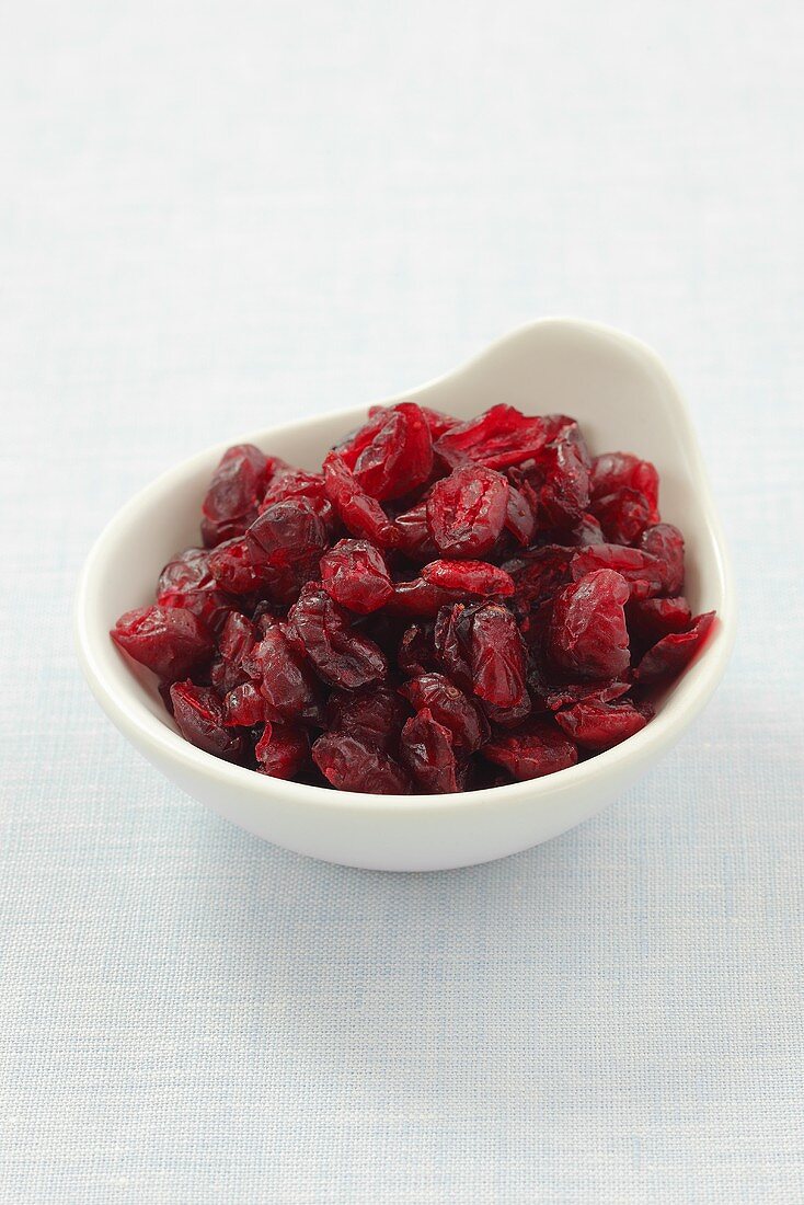 Getrocknete Cranberries im Schälchen